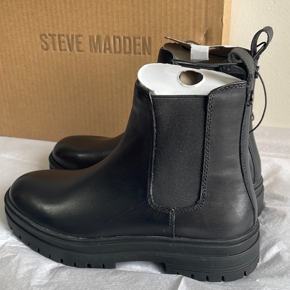 Steve Madden - Women’s Chelsea Boots - Picture 2 of 7